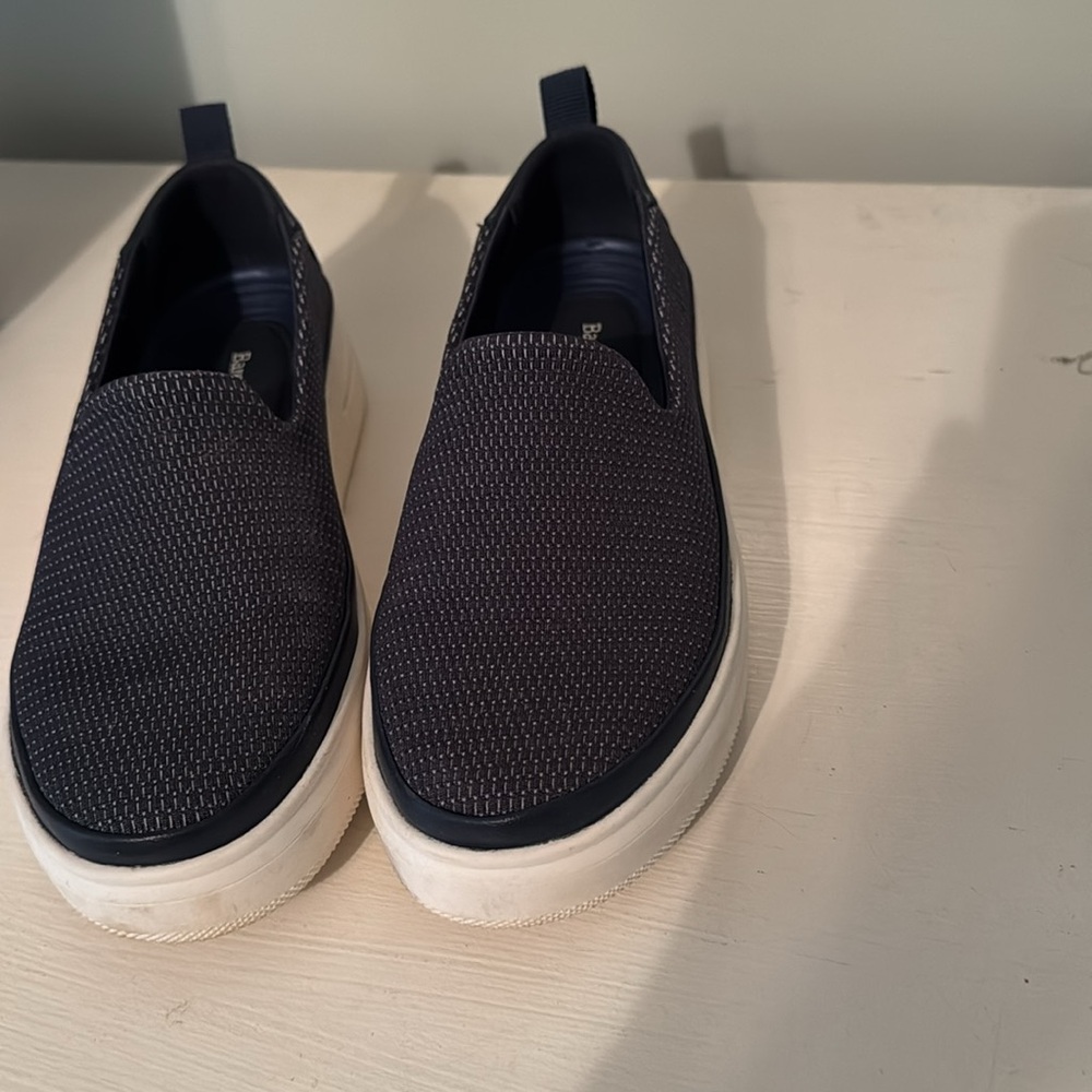 Navy Blue Baretraps. Size 6 - Picture 3 of 5